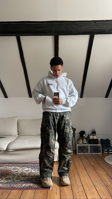 Aesthetic Outfits Men Streetwear, Camouflage Shorts Men Outfit, Uk Street Style Men, Uk Streetwear Fashion, Camouflage Outfits Men, Cargo Fits Men, Streetwear Men Outfits Winter, Cargo Streetwear Outfit, Camp Cargo Pants Outfit