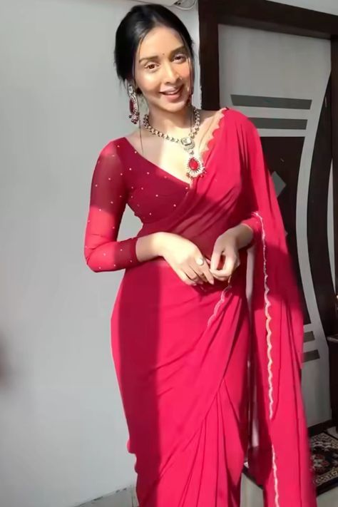 Saree Wedding Guest Look, Saree For College Function, Farewell Blouse, Wedding Guest Saree, Saree For Farewell, Ethnic Dresses, Simple Saree Designs, Gown Party Wear, Casual Indian Fashion