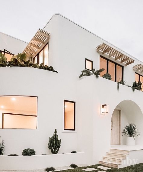 Modern Medeteranian Homes, Mediteranian Architecture, White Mediterranean House, White House Architecture, Ideas Bedroom Decoration, Gym Christmas, Antique Home Decor, Quirky Home, Christmas Mantle Decor