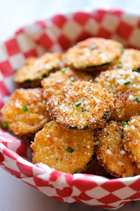 Zucchini Parmesan Crisps - A healthy snack that’s incredibly crunchy, crispy and addicting! Zucchini Parmesan Crisps, Zucchini Parmesan, Parmesan Chips, Parmesan Crisps, Healthy Zucchini, Parmesan Zucchini, Zucchini Recipes, Veggie Dishes, Vegetable Dishes