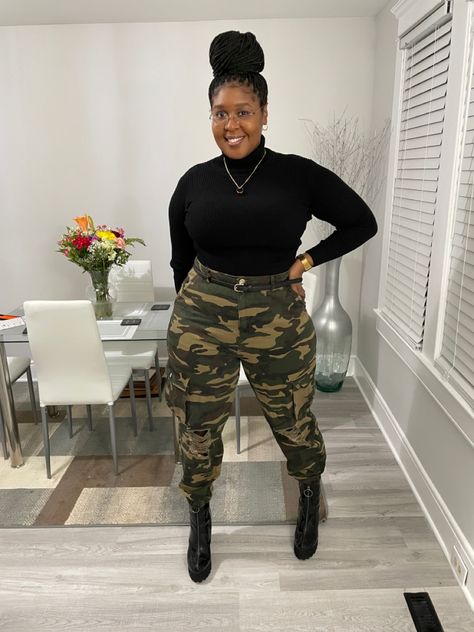 Camaflouge Pants Outfits For Women, Cameo Pants Outfits For Women, Plus Size Camouflage Outfits, Camo Cargo Pants Outfit Fall, Army Fatigue Pants Outfits For Women, What To Wear With Green Sweatpants, Cameo Pants Outfit, Military Style Bottoms With Cargo Pockets For Fall, Plus Size Camo Outfits