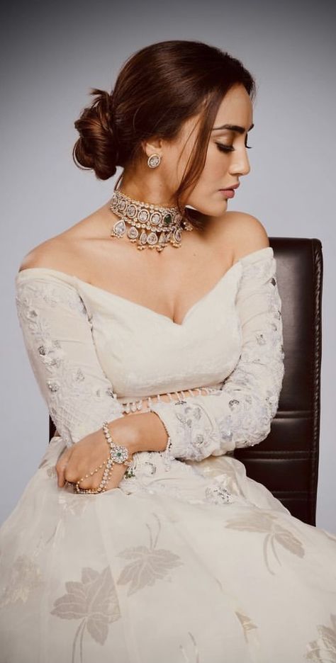 Surbhi Jyoti, Indian Dresses Traditional, Indian Bridal Dress, Indian Bridal Fashion, Bridal Jewellery Indian, Bridal Look, Be Thankful, Indian Fashion Dresses, Designer Dresses Indian