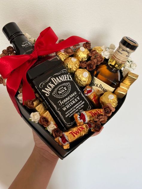 Jack Daniels Gift Ideas, Valentine Gifts Boyfriends, Jack Daniels Box, Secret Santa At Work, Jack Daniels Birthday, Jack Daniels Gifts, Christmas Gift Exchange Ideas, Diy Valentine Gifts For Boyfriend, Gift Exchange Ideas