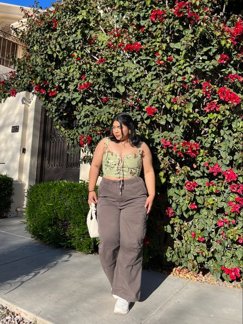 Bustier Outfit Midsize, Size18 Fashion Plus Size Clothing, Midsize Corset Outfit, Outfit For Big Belly Women, Medium Girls Body Outfits, Different Clothes Styles, Poses For Pictures Instagram Plus Size, Comfy Summer Outfits Plus Size, Plus Size Summer Outfits Aesthetic