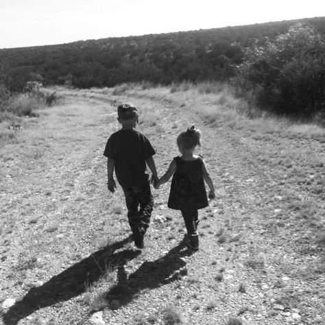 Sibling Asethic, Brother Sister Asethic, Younger Sister And Older Brother, Older Brother Sister Photos, 2 Older Brothers And A Sister, Brother Sister Photos Black, Family Aesthetic Black And White, Sibling Love Aesthetic, Sister Brother Aesthetic