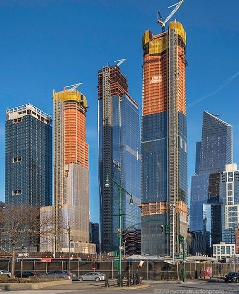 Hudson Yards progress, the new heart of New York City . . 30 Hudson Yards (395m/1296ft) - Under Construction  35 Hudson Yards (308m/1009ft) - Under Construction  15 Hudson Yards (279m/914ft) - Architecturally Topped out  10 Hudson Yards (268/878ft) - Completed  55 Hudson Yards (237m/778ft) - Architecturally Topped out . . Photo by @nyconstructionphoto  Tag your friend below 👇🏽 Follow us @skyscraperengineering for more! .  #skyscraperengineering #civilengworld #civilengineering #civilengineer Nyc Condo, Newyork Manhattan, Nyc Real Estate, Construction Jobs, Hudson Yards, Nyc Photography, New Heart, Civil Engineering, Residential Architecture