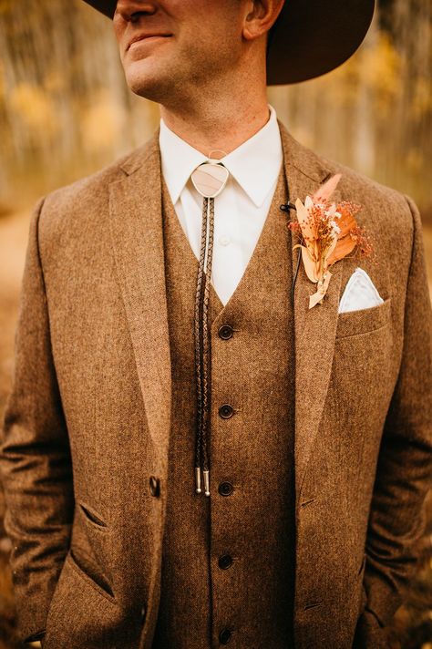 Wedding Suits Groom Rustic, Western Groom Attire Bolo Tie, Men’s Wedding Suit Western, Men’s Western Suits, Mens Western Style Wedding, Groom Suit Western, Bolo Tie Suit Wedding, Cowboy Boot Wedding Groom, Mens Western Outfits Country Weddings