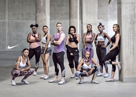 Nike is using its Air VaporMax campaign to celebrate a group of visionary women who are reshaping sports and fusing it with culture... Nike Campaign, Team Photoshoot, Running Pose, Nike Fitness, Gym Photoshoot, Fitness Photoshoot, Group Photography, Fitness Photos, Flag Football