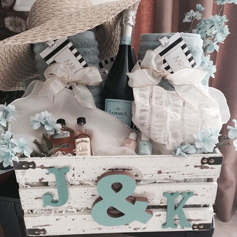 Bridal Shower Crate Gift, Bridal Shower Gift Basket For Bride, Wedding Gift Baskets For Bride And Groom, Honeymoon Basket Ideas, Bridal Shower Gifts For Bride Ideas, Bridal Basket Ideas, Engagement Gift Basket Ideas, Bridal Shower Gifts For Bride Baskets, Engagement Basket Ideas