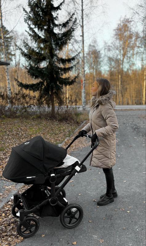 Running With Stroller Aesthetic, Stroller Walk Aesthetic, Aesthetic Stroller, Stroller Aesthetic, Mom Inspo, Aesthetic Mom, Bugaboo Stroller, Bugaboo Donkey, Newborn Stroller