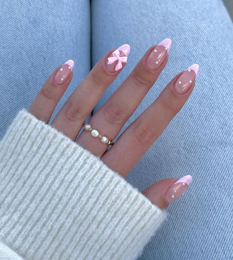 Bows + pearls = the best combo 🎀 #rg @naileditbeauty Nail Art French, Bow Nail Art, Romantic Nails, Floral Nails, Art Moderne, Look Chic, Cosmopolitan, Spring Nails, Pretty Nails