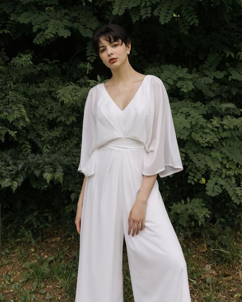 A perfect summer day, a white bridal jumpsuit, and a hint of berry 🤍 #BridalJumpsuit #WhiteJumpsuit #UniqueWeddingDress White Bridal Jumpsuit Plus Size, Wedding Outfit Nonbinary, Wedding Suit Women Brides, Wedding Jumpsuit Plus Size, Gender Neutral Wedding Outfit, Androgynous Wedding Outfit, Bridal Pantsuit Brides, Non Binary Wedding Outfit, Tomboy Wedding Dress