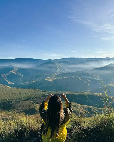 The best hike evahhhh. Super easy, super quick, but the view from way up there? Matchless. Sorry, Mt. Pulag, I gotta give the top spot to this one. Donwari, you're number 2 😂 Would you believe that my windbreaker's only PHP35.00? #hiking #philippines #mountains #trekking #nature #outdoors Hiking Philippines, Philippines Mountains, Mt Pulag, Female Profile, Mountain Climbing, Best Hikes, Beautiful Places To Travel, Number 2, The View