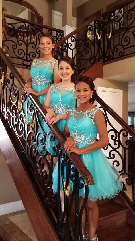 Blue Quinceanera Ideas, Quinceanera Dama Dresses, Tiffany Blue Dress, Junior Homecoming Dresses, Blue Quinceanera, Damas Dresses, Tiffany Blue Wedding, Homecoming Dress Short, Quinceanera Dresses Blue