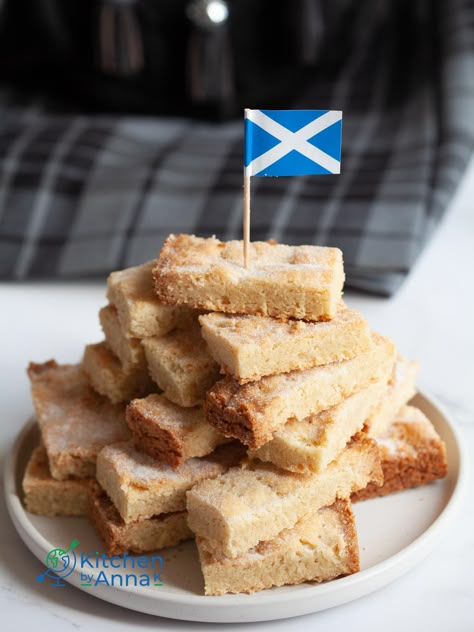 The best Scottish shortbread - Kitchen by Anna K Best Scottish Shortbread Recipe, Baking Recipes Uk, Shortbread Scottish, Scottish Shortbread Recipe, Traditional Shortbread Recipe, Shortbread Fingers, Scottish Desserts, Scottish Shortbread Cookies, Scottish Shortbread