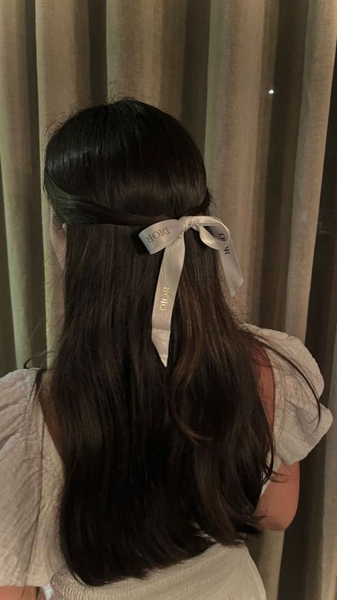 Coquette Hair Straight, Prom Hair Ribbon, How To Do Ribbon Hairstyle, Prom Hairstyle Straight Hair, Straight Hair With Ribbon, Bows On Hair Hairstyles, Hair Styles With A Ribbon, Prom Hairstyles With Ribbon, Cocette Aesthetic Hairstyles