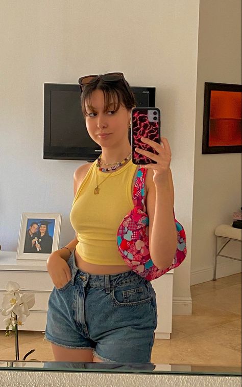 Cute Casual Outfits For Summer Shorts, Yellow Tank Top Outfit Summer, Yellow Tops Outfit, Yellow Tank Top Outfit Aesthetic, 90s Style Tank Crop Top For Summer, Yellow Top Outfit Summer, Yellow Fashion Outfit, Shorts And Tank Top Outfits, Yellow Summer Outfits