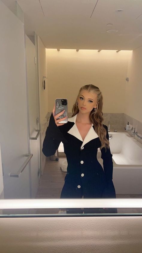 Kristi Krime, Concert Bag, Internship Fashion, Loren Grey, Grey Pictures, Corporate Fashion, Forever Girl, Greasy Hair Hairstyles, Loren Gray