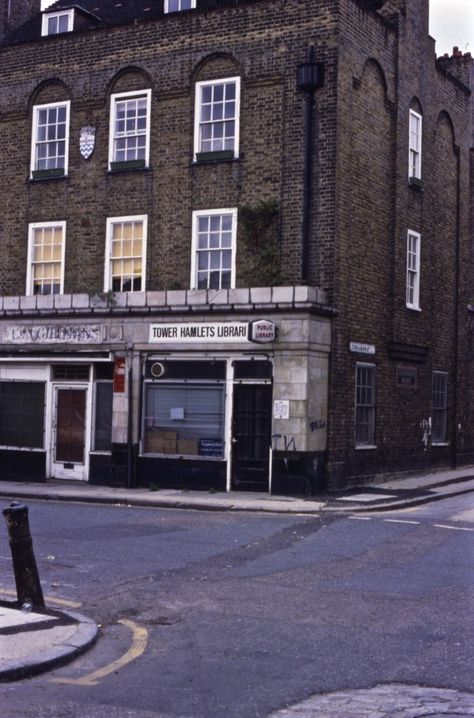 Old Brick Building, Historical London, Tower Hamlets, East End London, Isle Of Dogs, British Architecture, London Wall, Victorian London, London Pubs