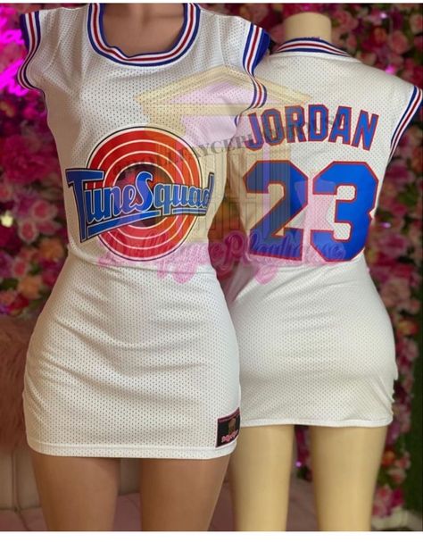 Jordan Jersey Dress, Space Jam Outfit, Nba Jersey Dress, Nba Jersey Outfit, Space Jam Jersey, 90s Early 2000s Fashion, Jordan Jersey, Baby Birthday Themes, Outfits 2000s