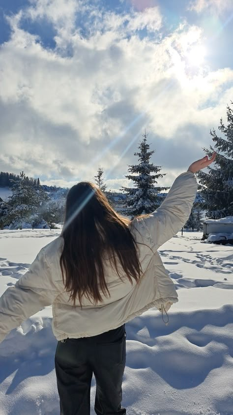 Snow Vision Board, Winter Profile Picture Aesthetic, Poses In Snow Photo Ideas, Snowfall Aesthetic, Girl In Snow, Winter Portraits Photography, Winter Poses, Winter Selfie, Running In Snow