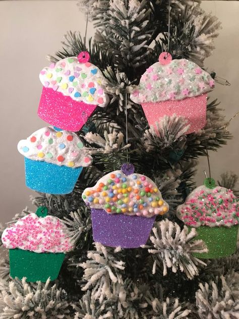 Theme Tree, Diy Christmas Candy, Candy Theme Birthday Party, Cupcake Ornament, Candy Christmas Tree, Gingerbread Christmas Decor, Candyland Birthday, Candy Theme, Candy Decorations