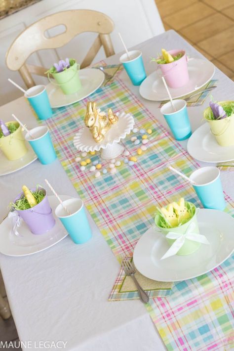 Easter Food Table Setup, Easter Table Decorations For Kids, Easter Kids Table, Kids Easter Table, Easter Breakfast Table, Easter Party Table, Easter Hosting, Easter Picnic, Kids Party Tables