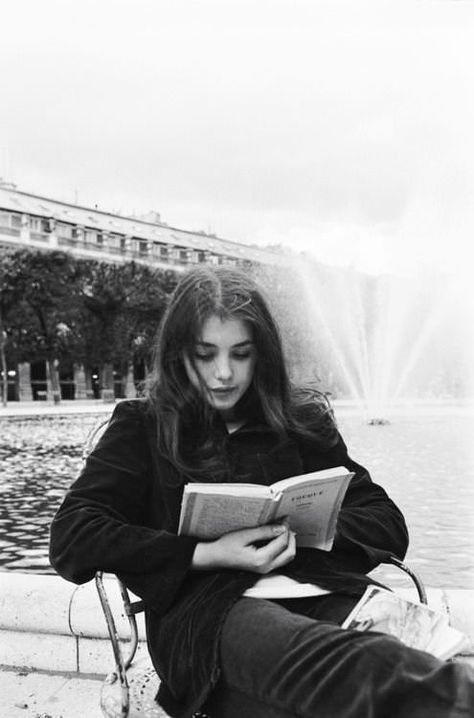 Isabelle Adjani, A Book, A Woman, I Can, Black And White, Tumblr, Reading, White, Black