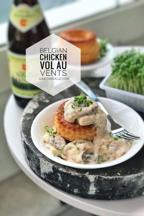 Savory Belgian chicken vol au vents: shredded chicken with veal meatballs and mushroom in a creamy white sauce... Classic! Chicken Vol Au Vent Recipe, Chicken Vol Au Vent, Tortilla Pinwheels Recipe, Veal Meatballs, Pinwheel Recipes, Vol Au Vent, Recipe Simple, Puff Pastry Recipes, Classic Dishes