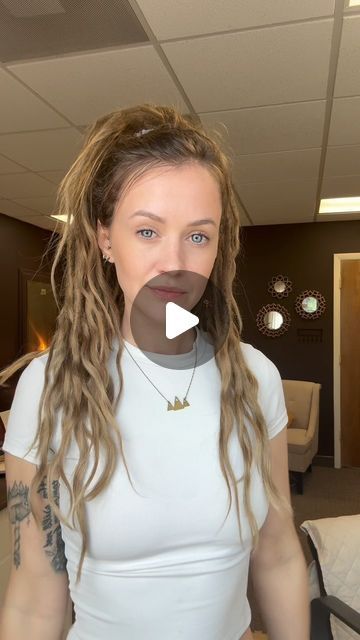 Virginia Dreadlock Artisit on Instagram: "Showing off my Dread Halo from @wyld_hare_dreadlocks 💟 . . Y’all, this is a MUST HAVE if you like to wear your hair up. The size I’m using in this video is a small, which is the exact size of my folded over bun. But they come in small, medium, and large so you can find the perfect size for you.  . . I have never been able to rock such a secure yet tension free updo with just one “hair tie”…. This is everything you need in one. Whether it’s a high ponytail, a messy bun, a half updo, this is now my go-to, to style my locs. I’m in love and y’all need to get you one. @wyld_hare_dreadlocks  . . #dreadlockstyle #dreadlockupdo #dreadlockartist" Half Dreads Partial Dreadlocks, Dreadlock Updo Hairstyles, Dreads With Bangs, Half Head Dreads, Dread Ponytail, Half Dreaded Hair, Dread Designs, Half Dreads, Dreadlocks Updo