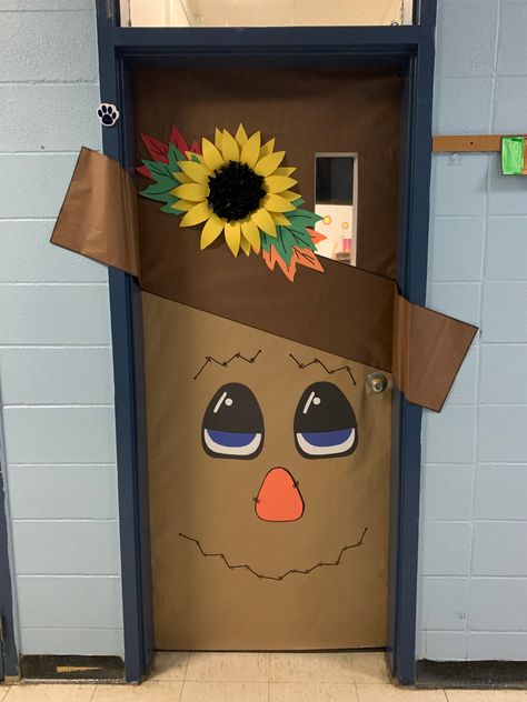 Fall School Doors, Fall Office Decorations, Thanksgiving Classroom Door, K4 Classroom, Halloween Door Decorations Classroom, Fall Classroom Door, Thanksgiving Door Decorations, Decorative Doors, Office Doors