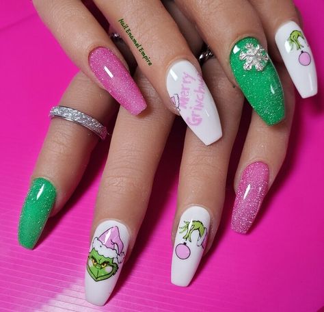 christmas nails, christmas nail designs, grinch nails, grinch designs nail, christmas nail, christmas aesthetics Christmas Nails 2023 Grinch, Grinch Nails Designs Short, Grinch Fingernails, Lime Green Christmas Nails, Funky Christmas Nails Acrylic, Cute Grinch Nails, Green And Pink Christmas Nails, Grinch Christmas Nail Designs, Cindy Lou Who Nails