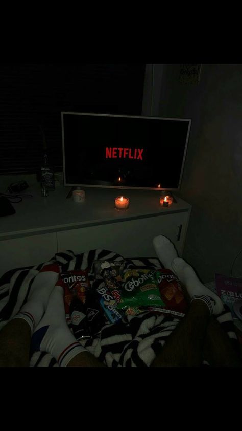 Netflix And Chill Aesthetic, Arley Queen, Chill Aesthetic, Emoji Wallpaper Iphone, Romantic Couple Kissing, Space Phone Wallpaper, Night Couple, Netflix And Chill, Selfie Ideas Instagram