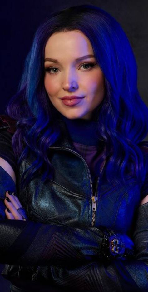 Descendants Mal And Ben, Dov Cameron, Dove Cameron Descendants, Disney Descendants Characters, Disney Descendants Mal, Descendants Pictures, Mal Descendants, Descendants Characters, Disney Descendants Movie