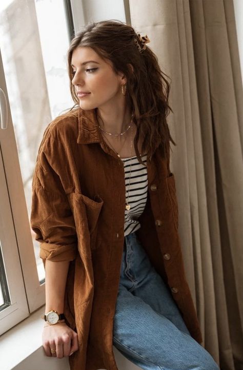 Different Fashion Styles Types List Women, Fall Professor Outfits, Jeans Work Outfit Fall, Vibrant Autumn Outfits, Women's Fall Outfits, Brown Shirt Outfits Women, Neutral Color Outfits Women, Brown T Shirt Outfit, Outfits Modernos