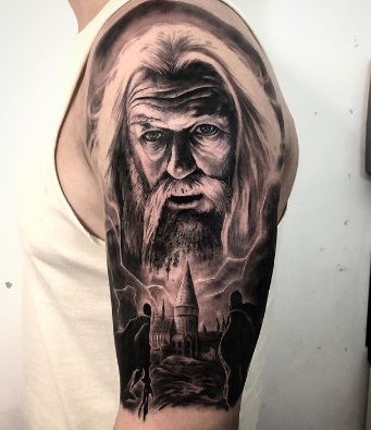 Harry Potter Tattoo Sleeve, Harry Potter Portraits, Hogwarts Tattoo, Harry Tattoos, Lotr Tattoo, Hp Tattoo, Potter Tattoo, Trending Tattoos, Harry Potter Tattoos