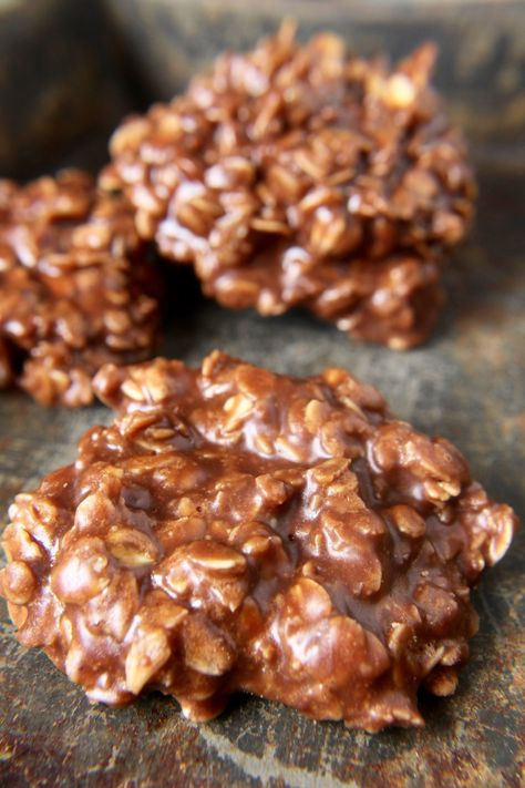 Coconut Oil No-Bake Cookies - Real Food with Jessica Recipes No Bake, Coconut Oil Cookies, Delicious Cookie Recipes, Bake Cookies, Köstliche Desserts, Vegan Sweets, Gluten Free Cookies, Healthy Sweets, Gluten Free Desserts