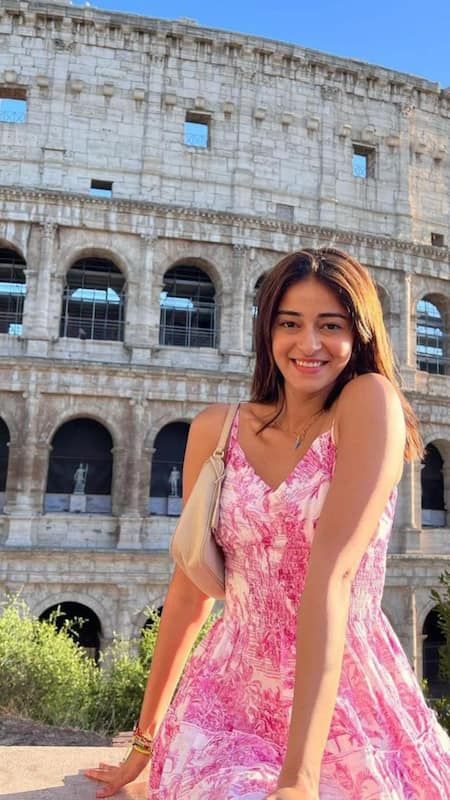 Ananya Pandey's 8 Vacay Outfits For A Tropical Getaway Casual Weekend Style, Summer In Italy, Ananya Pandey, Easy Hairstyles For Thick Hair, Celebrity Casual Outfits, Summer Picture Poses, Bollywood Photos, Bollywood Outfits, Holiday Beauty