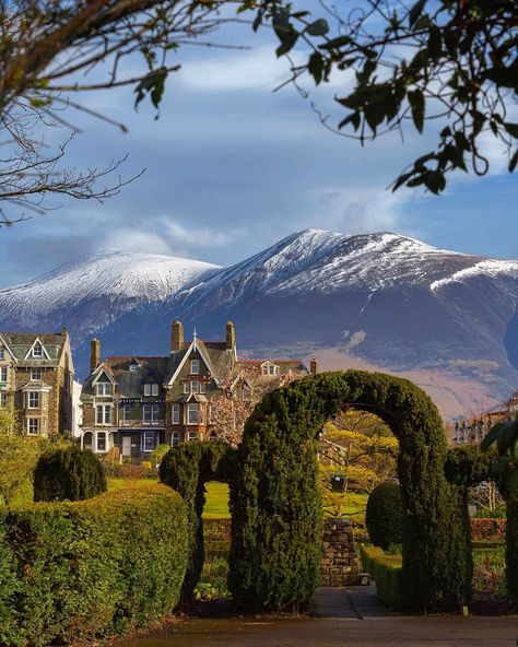 We.LOVE.England🇬🇧🏴󠁧󠁢󠁥󠁮󠁧󠁿 on Instagram: “Good afternoon from Hope Park, Keswick in the glorious Lake District☀️Brilliant photo by @wandering_the_wainwrights  #photosofengland…” Keswick Lake District, Lake District Cottages, Happiness Photography, Lake District England, Jungle House, Sun Holiday, Travel Globe, Northern England, Flowers Beautiful