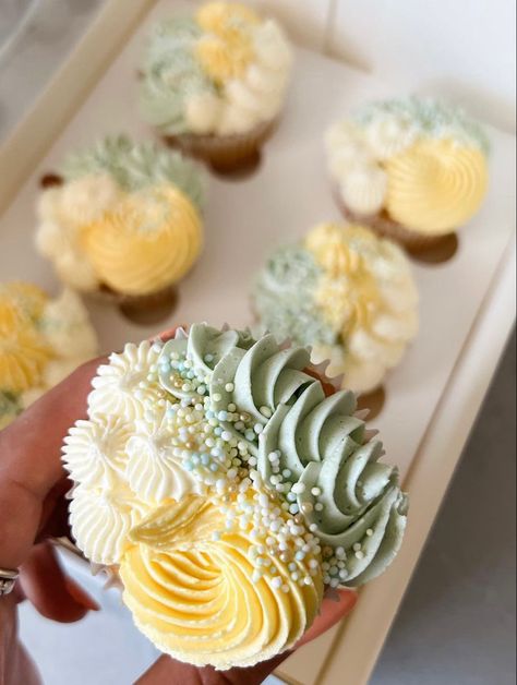 Yellow And Green Cupcakes, Neutral Baby Shower Cupcakes, Cupcake Icing Designs, Icing Designs, Green Cupcakes, Yellow Cupcakes, Pastel Cupcakes, Cupcake Decorating Tips, Icing Design