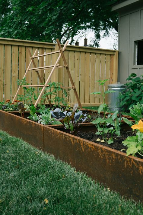 Raised Beds Bedroom, Corten Garden, Raised Beds Diy, Stone Raised Beds, Raised Vegetable Gardens, Vegetable Beds Raised, Girl Apartment, Raised Garden Beds Diy, Lead Paint