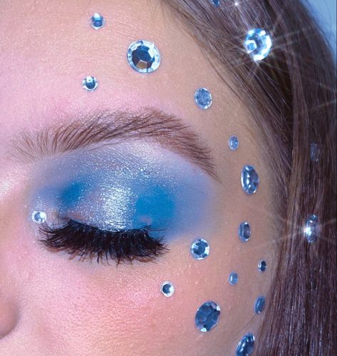 Cool Blue Makeup, White Glitter Eye Makeup, Makeup Ideas Blue, Diamond Makeup, Makeup Eye Shadow, Eyeshadow Glitter, Inspo Makeup, Blue Eyeshadow, Blue Makeup