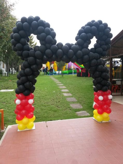 Arco globos cumple Mickey Mouse                                                                                                                                                      Más                                                                                                                                                     Más Mickey Garland, Mickey Mouse Party Decorations, Mickey Mouse Theme Party, Miki Mouse, Mickey Mouse Birthday Decorations, Mickey First Birthday, Mickey Mouse Themed Birthday Party, Fiesta Mickey Mouse, Mickey Mouse Balloons