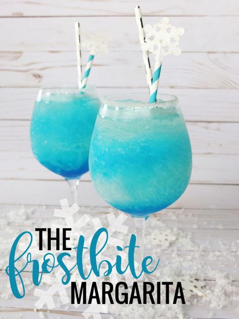 Adult Holiday Drinks, Margarita Wine Cocktail, Curacao Cocktail, Christmas Drinks Alcohol Recipes, Festive Holiday Cocktails, Christmas Drinks Recipes, Christmas Party Drinks, Christmas Drinks Alcohol, Blue Margarita