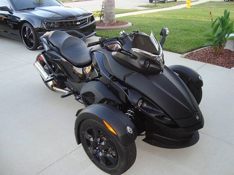 can am Spider Motorcycle Can Am Spyder, Canam Spyder, Three Wheel Motorcycles, Ebike Electric Bicycle, Pink Motorcycle, Motorcycle Helmet Design, Can Am Spyder, Spyder Men, Power Bike