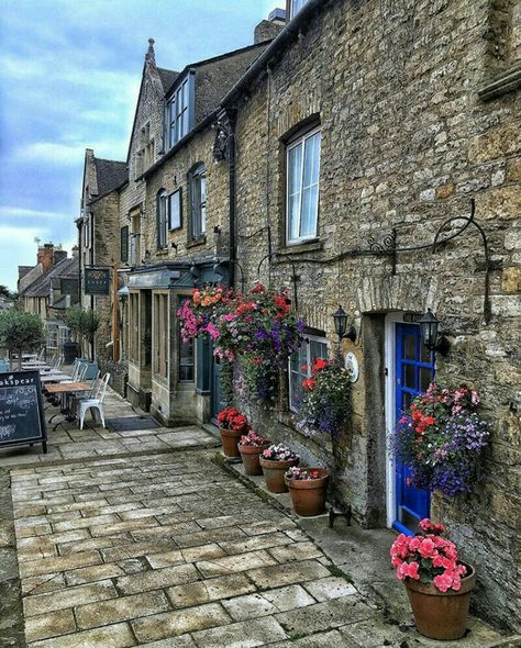 Gloucestershire England, Trip To England, Diy Container Gardening, Cotswolds England, Travel England, Container Garden Design, English Village, Travel Tourism, Beautiful Villages