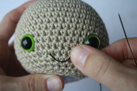 How to stitch a mouth to your amigurumi doll? | lilleliis Mouth Tutorial, Crochet Stitches Symbols, How To Stitch, Crochet Eyes, Crochet Dolls Free Patterns, Crochet Bee, Crochet Tutorials, Doll Tutorial, Crochet Applique