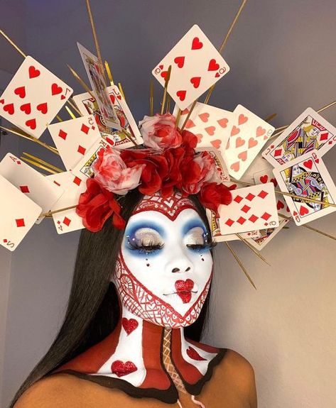 Queen Of Hearts Makeup Halloween, Drag Queen Outfits Ideas, Queen Of Hearts Hair, Red Queen Makeup, Queen Of Hearts Cosplay, Queen Of Hearts Crown, Grinch Makeup, Alice In Wonderland Play, Queen Of Hearts Halloween Costume