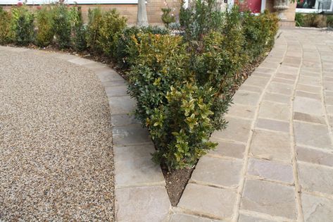 Semicircle Driveway, Plants For Driveway, Large Driveway Ideas, Low Maintenance Front Garden, Curved Pathway, Cottage Driveway, Front Pathway, Front Driveway Ideas, Front Garden Path