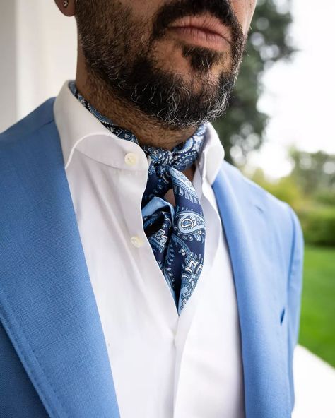 Mens Fashion Denim, Gentleman's Wardrobe, Silk Bandana, Soft Tailoring, Mens Fashion Classic, Suit Shoes, Pocket Squares, Parisian Chic, Spring Looks